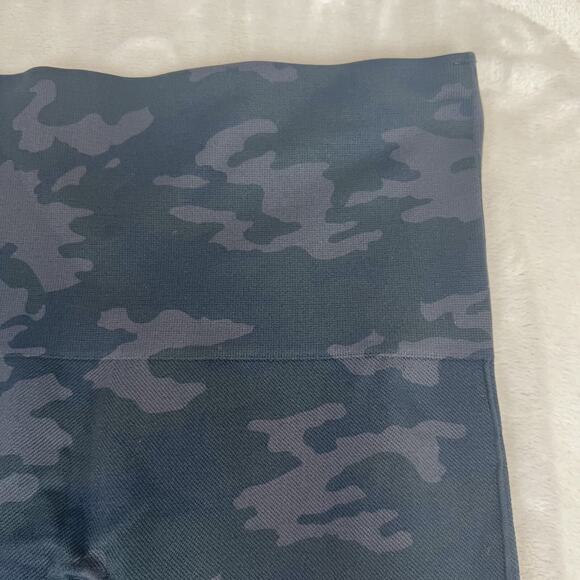 Spanx Leggings Womens Medium Black Camo Look At Me Know Seamless Compression - Picture 2 of 9
